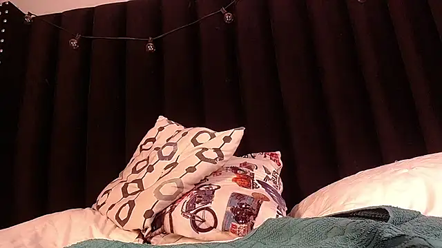 littleebluee online show from January 12, 3:03 pm