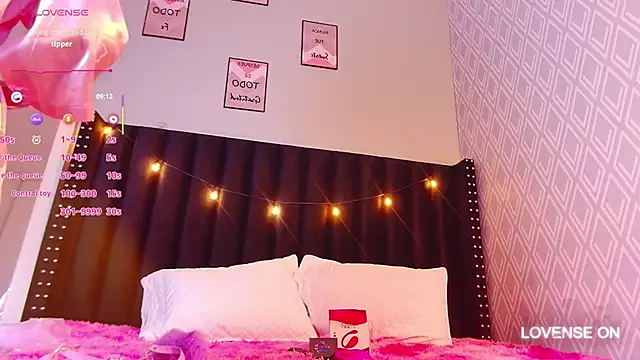 littleebluee online show from February 8, 3:08 am