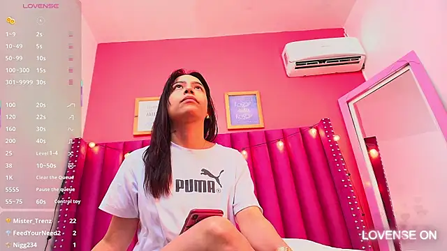 littleebluee online show from February 13, 3:07 am