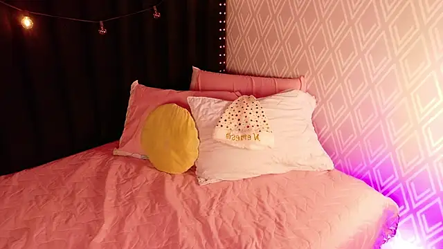 littleebluee online show from December 5, 3:04 am