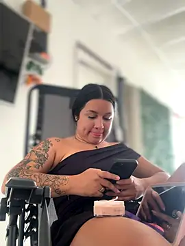 Snapshot of Pretty_Isadora chatting on November 6, 7:04 pm Pretty Isadora online show from November 6, 7:04 pm