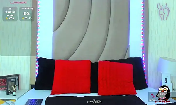 Snapshot of ThyaraJhons chatting on September 18, 12:07 pm ThyaraJhons online show from September 18, 12:07 pm