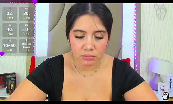 Snapshot of ThyaraJhons chatting on October 8, 12:14 pm ThyaraJhons online show from October 8, 12:14 pm