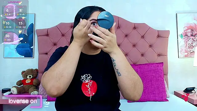 Snapshot of ThyaraJhons chatting on November 28, 12:08 pm ThyaraJhons online show from November 28, 12:08 pm