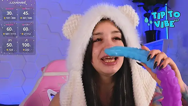 Snapshot of EvaCanton chatting on December 28, 11:09 am EvaCanton online show from December 28, 11:09 am