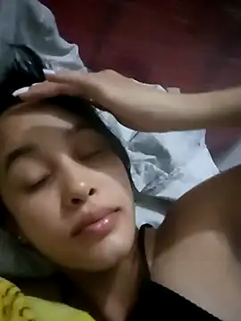 Snapshot of The-quee22 chatting on December 19, 1:50 am The-quee22 online show from December 19, 1:50 am