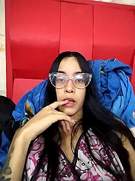 Snapshot of The-quee22 chatting on September 9, 12:32 am The-quee22 online show from September 9, 12:32 am