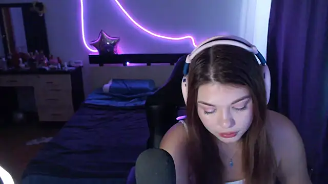 helengilmor online show from September 30, 6:51 am