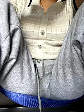 Snapshot of Milk_Mom99 chatting on November 26, 1:39 am Milk Mom99 online show from November 26, 1:39 am