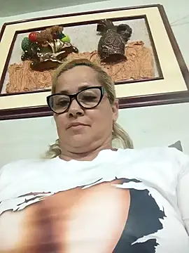 Snapshot of natally_ross21 chatting on December 10, 10:37 pm natally ross21 online show from December 10, 10:37 pm