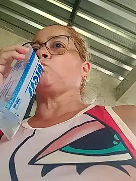 Snapshot of natally_ross21 chatting on January 8, 3:28 pm natally ross21 online show from January 8, 3:28 pm