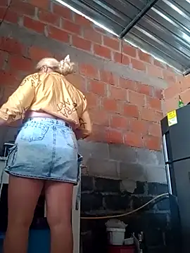 Snapshot of natally_ross21 chatting on February 11, 4:24 pm natally ross21 online show from February 11, 4:24 pm