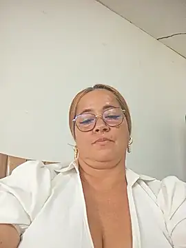 Snapshot of natally_ross21 chatting on October 25, 2:02 pm natally ross21 online show from October 25, 2:02 pm