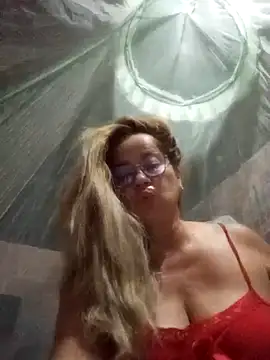 Snapshot of natally_ross21 chatting on November 8, 6:35 am natally ross21 online show from November 8, 6:35 am