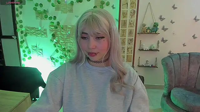 Fiore Sanz  online show from April 6, 3:04 am