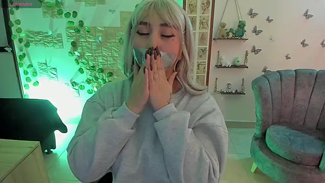 Fiore Sanz  online show from April 6, 4:46 am