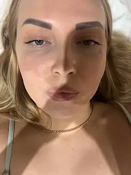 Snapshot of Aleksandrakis chatting on February 4, 5:45 pm Aleksandrakis online show from February 4, 5:45 pm