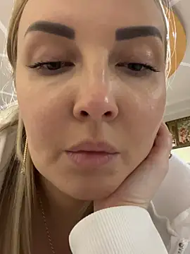 Snapshot of Aleksandrakis chatting on February 6, 4:36 pm Aleksandrakis online show from February 6, 4:36 pm