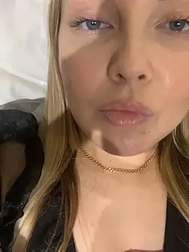 Snapshot of Aleksandrakis chatting on February 7, 9:26 pm Aleksandrakis online show from February 7, 9:26 pm