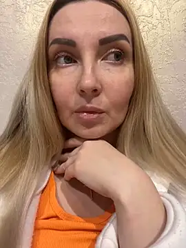 Snapshot of Aleksandrakis chatting on February 18, 12:49 pm Aleksandrakis online show from February 18, 12:49 pm