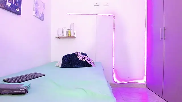 Kim Baker1 online show from January 28, 7:32 pm