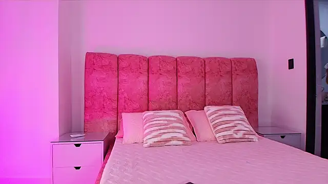 Snapshot of kendal_rossi chatting on November 18, 12:09 pm kendal rossi online show from November 18, 12:09 pm