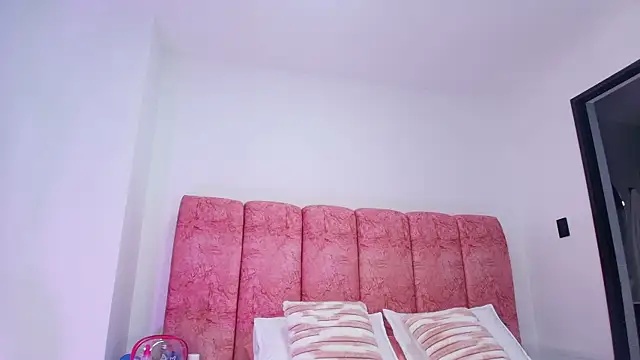 Snapshot of kendal_rossi chatting on November 26, 12:06 pm kendal rossi online show from November 26, 12:06 pm