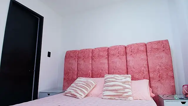 Snapshot of kendal_rossi chatting on November 27, 11:56 am kendal rossi online show from November 27, 11:56 am