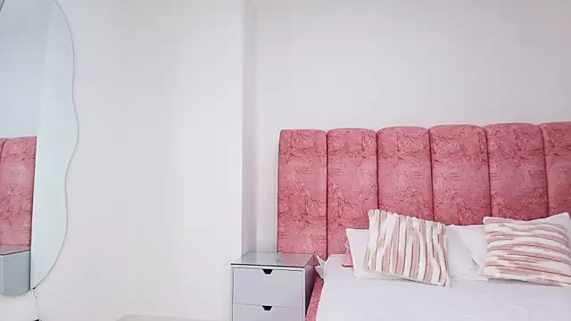 Snapshot of kendal_rossi chatting on November 28, 12:08 pm kendal rossi online show from November 28, 12:08 pm