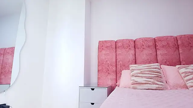 Snapshot of kendal_rossi chatting on November 29, 12:08 pm kendal rossi online show from November 29, 12:08 pm