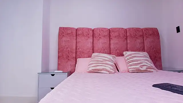 Snapshot of kendal_rossi chatting on December 15, 11:58 am kendal rossi online show from December 15, 11:58 am