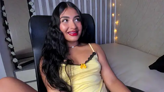 Snapshot of sabrinahimss chatting on March 19, 12:48 am sabrinahimss online show from March 19, 12:48 am