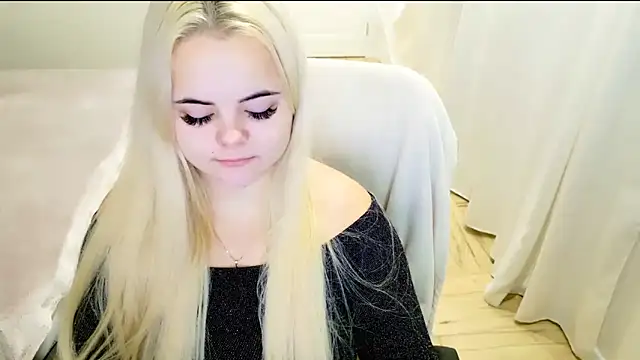 lovely-eyes online show from December 30, 10:12 pm