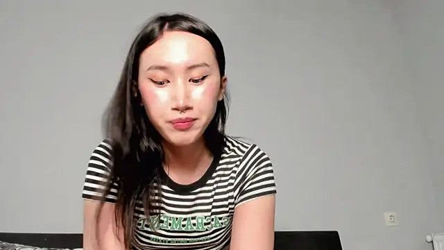 Snapshot of asian_kiya chatting on November 27, 10:17 am asian kiya online show from November 27, 10:17 am