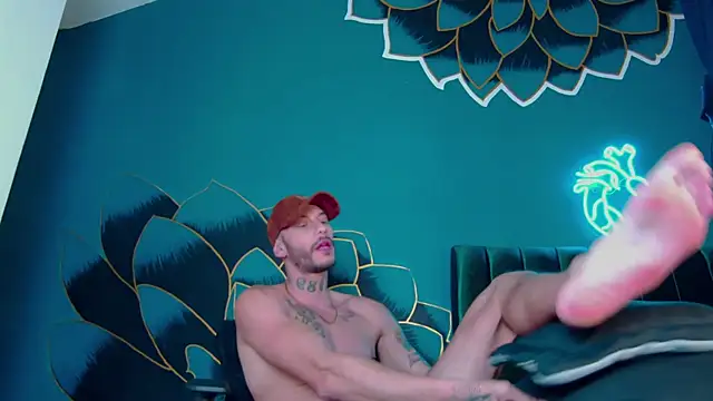 Snapshot of RickG_Oficial chatting on December 2, 7:38 pm RickG Oficial online show from December 2, 7:38 pm