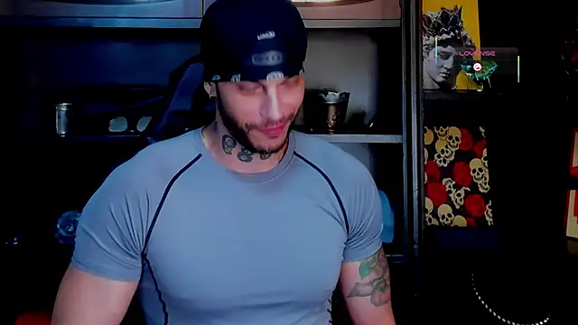 Snapshot of RickG_Oficial chatting on October 31, 12:00 am RickG Oficial online show from October 31, 12:00 am