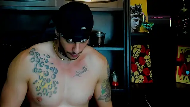 Snapshot of RickG_Oficial chatting on November 2, 2:03 am RickG Oficial online show from November 2, 2:03 am