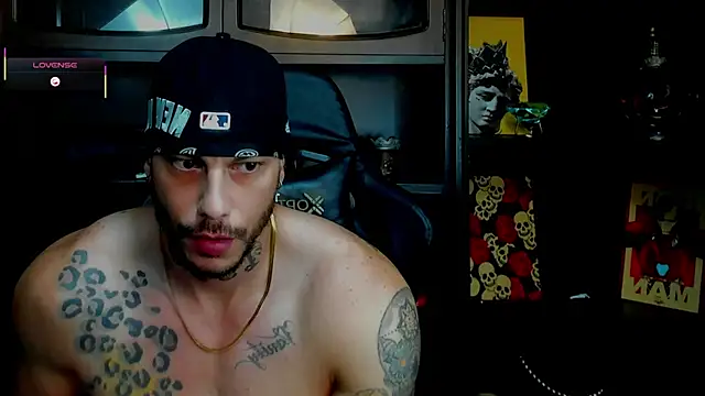 Snapshot of RickG_Oficial chatting on November 25, 11:05 pm RickG Oficial online show from November 25, 11:05 pm