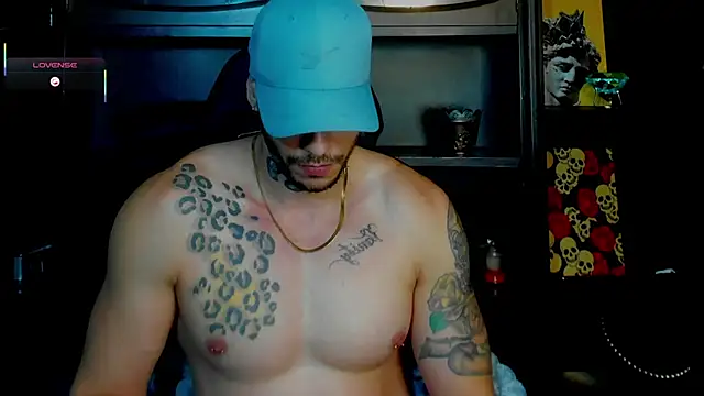 Snapshot of RickG_Oficial chatting on November 29, 12:24 am RickG Oficial online show from November 29, 12:24 am