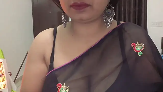 Snapshot of Gulaboo_bhabi chatting on February 4, 11:49 pm Gulaboo bhabi online show from February 4, 11:49 pm