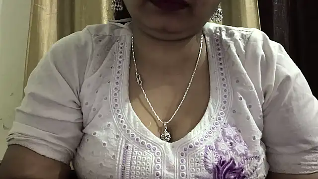 Snapshot of Gulaboo_bhabi chatting on February 15, 3:39 pm Gulaboo bhabi online show from February 15, 3:39 pm