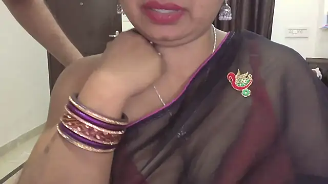 Snapshot of Gulaboo_bhabi chatting on February 18, 10:03 pm Gulaboo bhabi online show from February 18, 10:03 pm