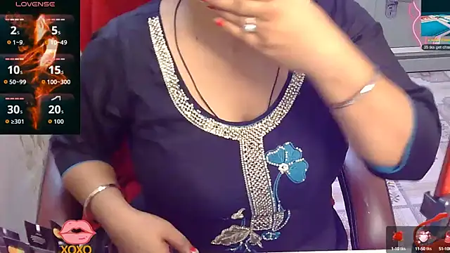 Snapshot of Gulaboo_bhabi chatting on September 19, 12:28 pm Gulaboo bhabi online show from September 19, 12:28 pm