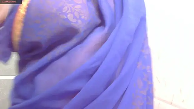 Snapshot of Gulaboo_bhabi chatting on October 28, 9:35 am Gulaboo bhabi online show from October 28, 9:35 am