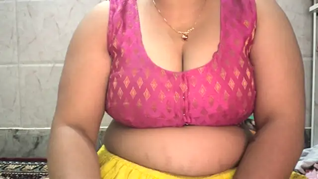 Snapshot of Gulaboo_bhabi chatting on November 14, 1:26 am Gulaboo bhabi online show from November 14, 1:26 am