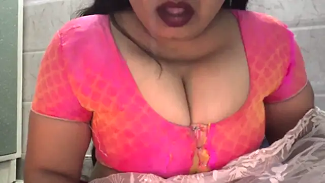 Snapshot of Gulaboo_bhabi chatting on November 16, 12:38 am Gulaboo bhabi online show from November 16, 12:38 am