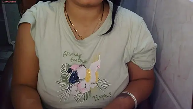 Snapshot of Gulaboo_bhabi chatting on December 5, 12:52 am Gulaboo bhabi online show from December 5, 12:52 am