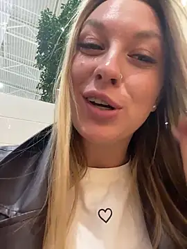 Snapshot of Sweet___Emily chatting on November 15, 1:29 pm Sweet Emily online show from November 15, 1:29 pm