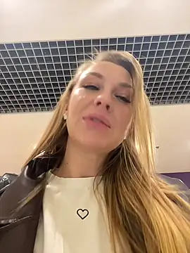 Snapshot of Sweet___Emily chatting on December 4, 12:25 pm Sweet Emily online show from December 4, 12:25 pm