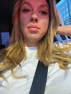 Snapshot of Sweet___Emily chatting on December 15, 1:04 pm Sweet Emily online show from December 15, 1:04 pm